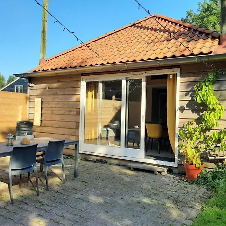 Voorhuis En Klein Waterland בית הארחה