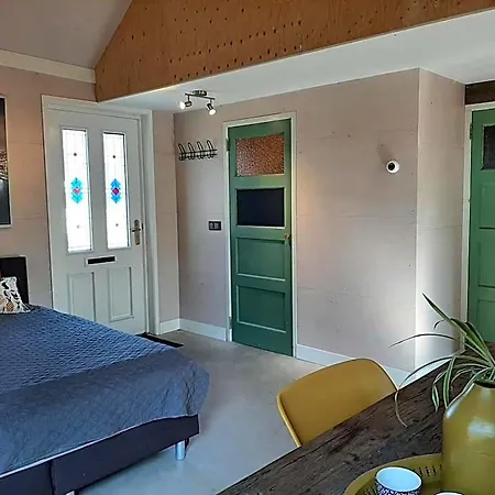 Voorhuis En Klein Waterland Guest house